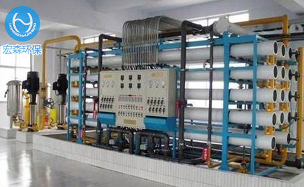 電去離子(Electrodeionization 簡稱EDI)是將電滲析膜分離技術(shù)與離子交換技術(shù)有機地結(jié)合起來的一種新的制備超純水(高純水)的技術(shù)，它利用電滲析過程中的極化現(xiàn)象對填充在淡水室中的離子交換樹脂進(jìn)行電化學(xué)再生。